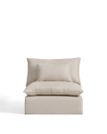 Poltrona Anarela com capa removível em linho e viscose.
