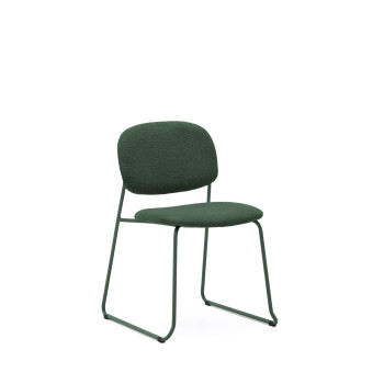 Cadeira empilhável Meli em chenille verde e pés de metal verde com certificação FSC Mix Credit.