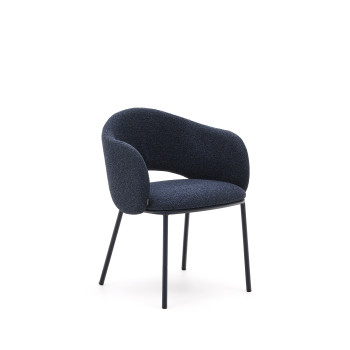 Cadeira Maina em chenille azul espesso e pés de aço com acabamento azul. Certificação FSC Mix Credit.