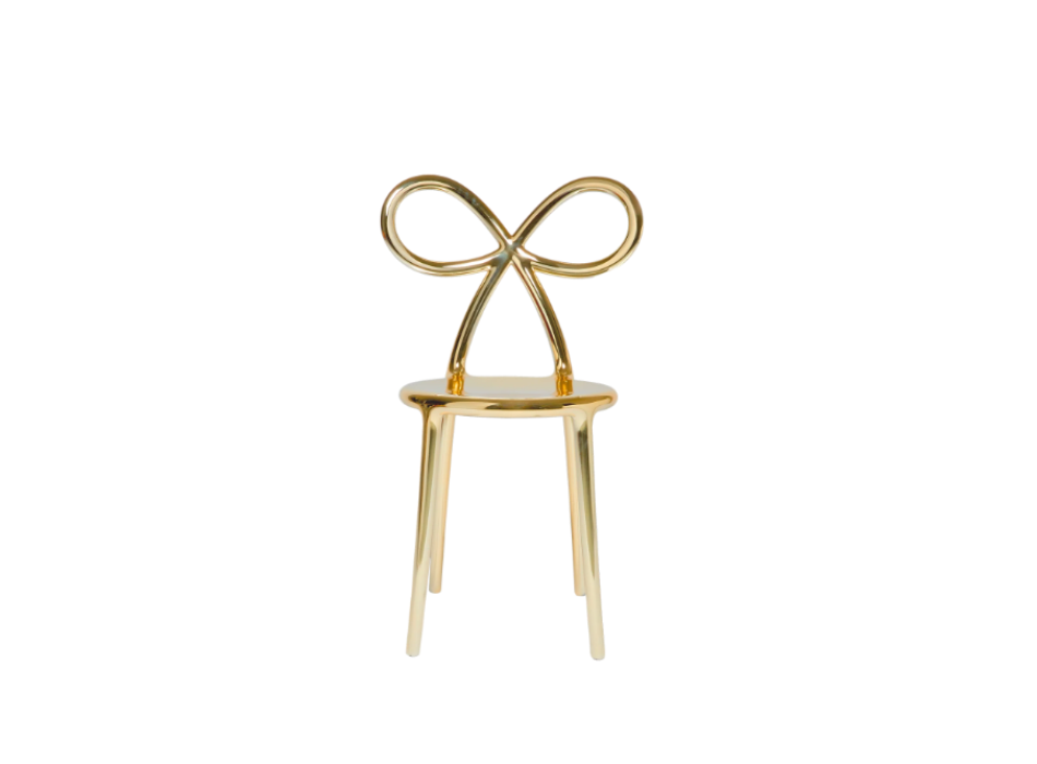 Cadeira QEEBOO Ribbon com acabamento metálico