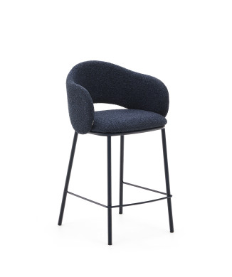 Banqueta Maina em chenille azul e pés de aço com acabamento azul, certificação FSC Mix Credit, 65 cm