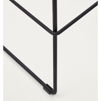 Banqueta Zahara com altura de 65 cm. O FORMATO.