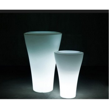 Vaso alto Ming com luminária de interior Serralunga