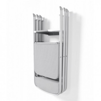 Väggkrok med pluggar för att hänga 4 stolar