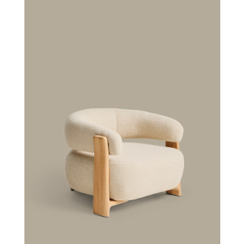 Granitbeige utomhusfåtölj med ben i 100 % FSC massivt teakträ med naturlig finish.