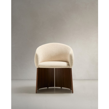 Bosca-stol i beige chenille och FSC 100% valnötsfaner
