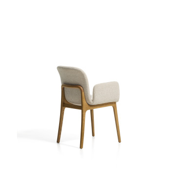 Elnor stol i beige chenille med armstöd och ben i massiv ek med naturlig finish