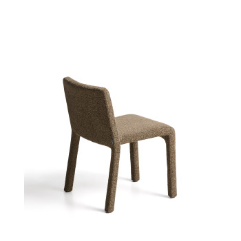 Stapelbar stol Loria i chokladbrun chenille FSC 100%