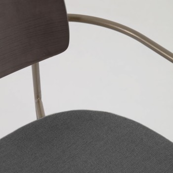 Maureen-stol i mörk askfaner och mässingsfinish i metall