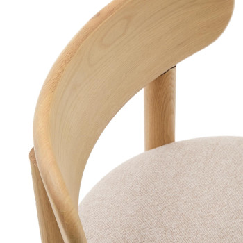 Nebai-stol i beige chenille med massiv ekstomme, naturlig finish FSC MIX C
